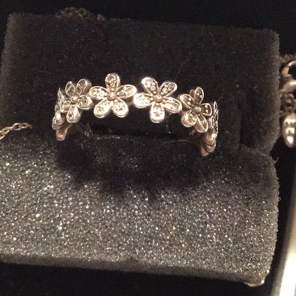 Pandora daisy flowers ring - Picture 3 of 6